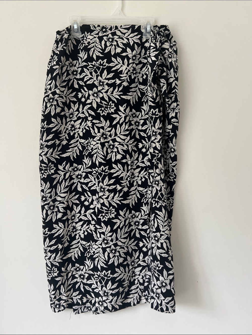 Geoffrey Beene Black & White Floral Midi Wrap Skirt